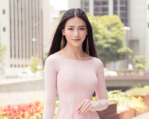 Hoa hậu Phương Khánh “đẹp dịu dàng như đóa sen” khi đến thăm Nhật Bản