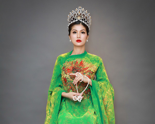 Hoa hậu Oanh Yến ấn tương trong bộ sưu tập áo dài “Con rồng cháu tiên”