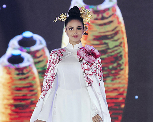 Miss World 2013 trình diễn áo dài