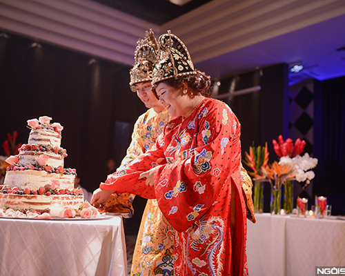Cô dâu chọn lễ phục hoàng tộc cho đám cưới Đà Nẵng Phần 2